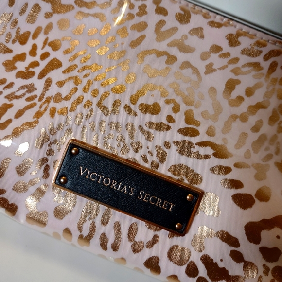 Victoria Secret Cosmetic Bag. NWOT - Picture 3 of 13